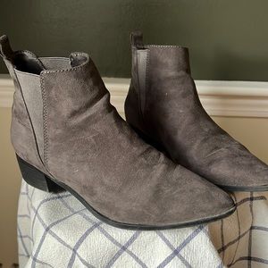 Old Navy Grey Suede Pointed Toe Slip-On Bootie Size 9